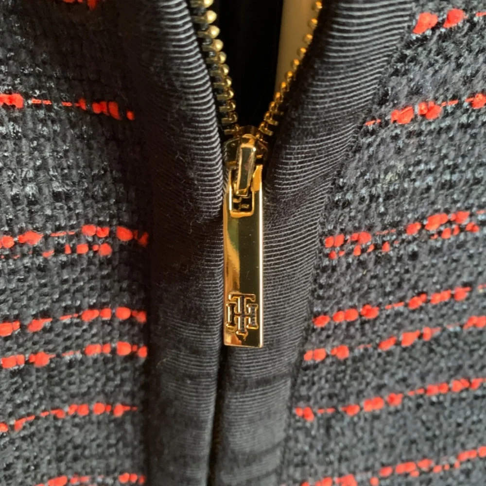 Tomny Hilfiger zip front blazer. Worn once - Picture 3 of 5